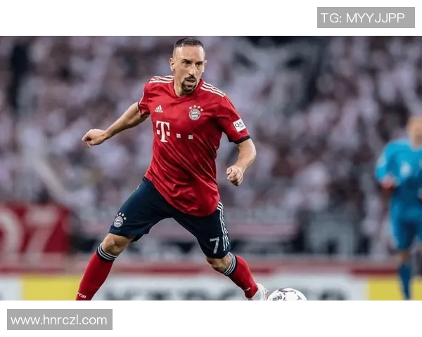 足球球星独特魅力展现 盘点那些令人印象深刻的球员臀部风采